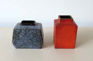 Afina Rijnsburg - Twee solifleur Blok- schoorsteen vazen verkocht voor € 27!
