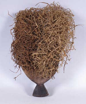 Lele - Initiatie masker met raffia vezels kopen? Bied vanaf 1!