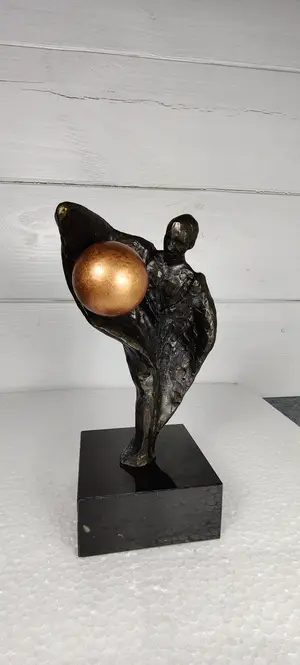 Corry Ammerlaan - jonglerende jongen met bal kopen? Bied vanaf 20!