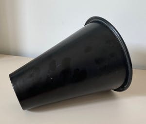 Niet of onleesbaar gesigneerd - Parisotto - Twee originele Memphis stijl design vazen kopen? Bied vanaf 1!
