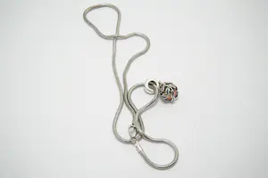 73 - Zo goed als nieuw 1e gehlt. zilveren "snake" collier met mooie bal-hanger kopen? Bied vanaf 20!