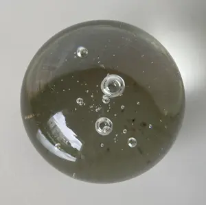 Niet of onleesbaar gesigneerd - Twee glazen Presse Papiers Uncontrolled Airbubbles kopen? Bied vanaf 1!