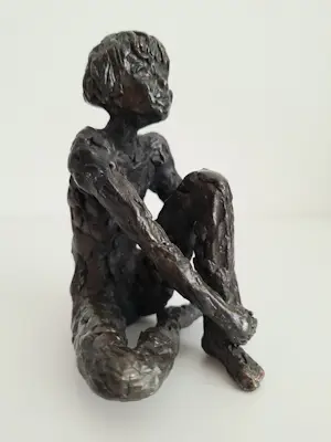 Astrid Veldhuyzen-Koppen - Zittend meisje kopen? Bied vanaf 99!