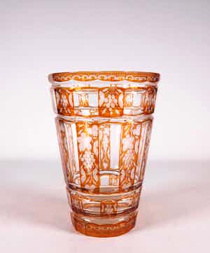 Niet of onleesbaar gesigneerd - Kristal, Geslepen Boheems vaas met blader en fruit decor verkocht voor € 10!