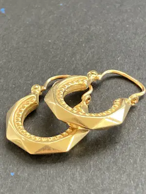 18 karaats geelgouden creolen Lapidé kopen? Bied vanaf 110!