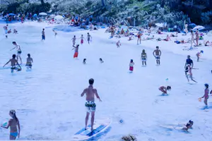 Massimo Vitali - L'ile de Porquerolles kopen? Bied vanaf 1!