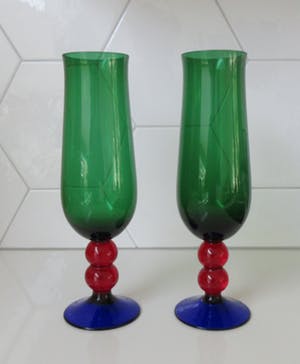 Niet of onleesbaar gesigneerd - Sixties gekleurde champagne flutes kopen? Bied vanaf 10!