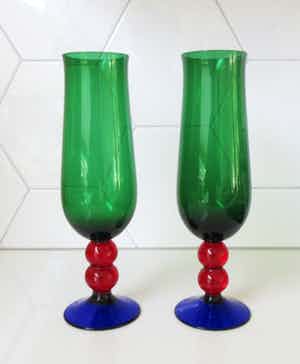 Niet of onleesbaar gesigneerd - Sixties gekleurde champagne flutes verkocht voor € 10!