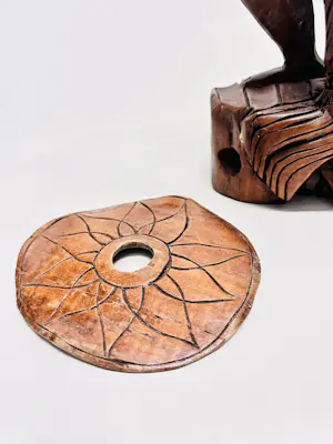 AcheterOnbekend - Handgesneden houten visser met vis? Enchérissez de 20!