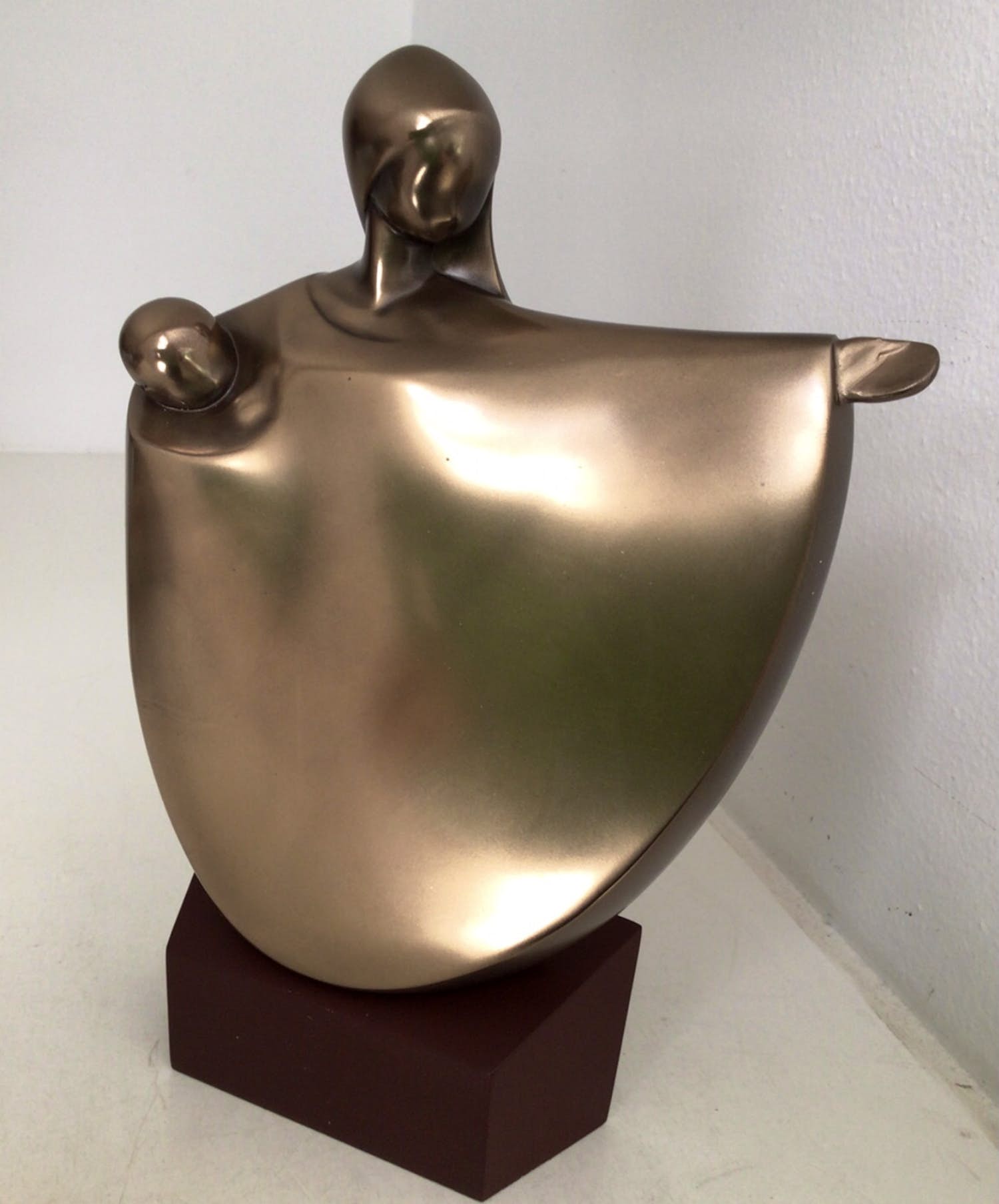 Janneke Ros - Beeld “ MOEDERLIEFDE “ . Gesigneerd kopen? Bied vanaf 1!