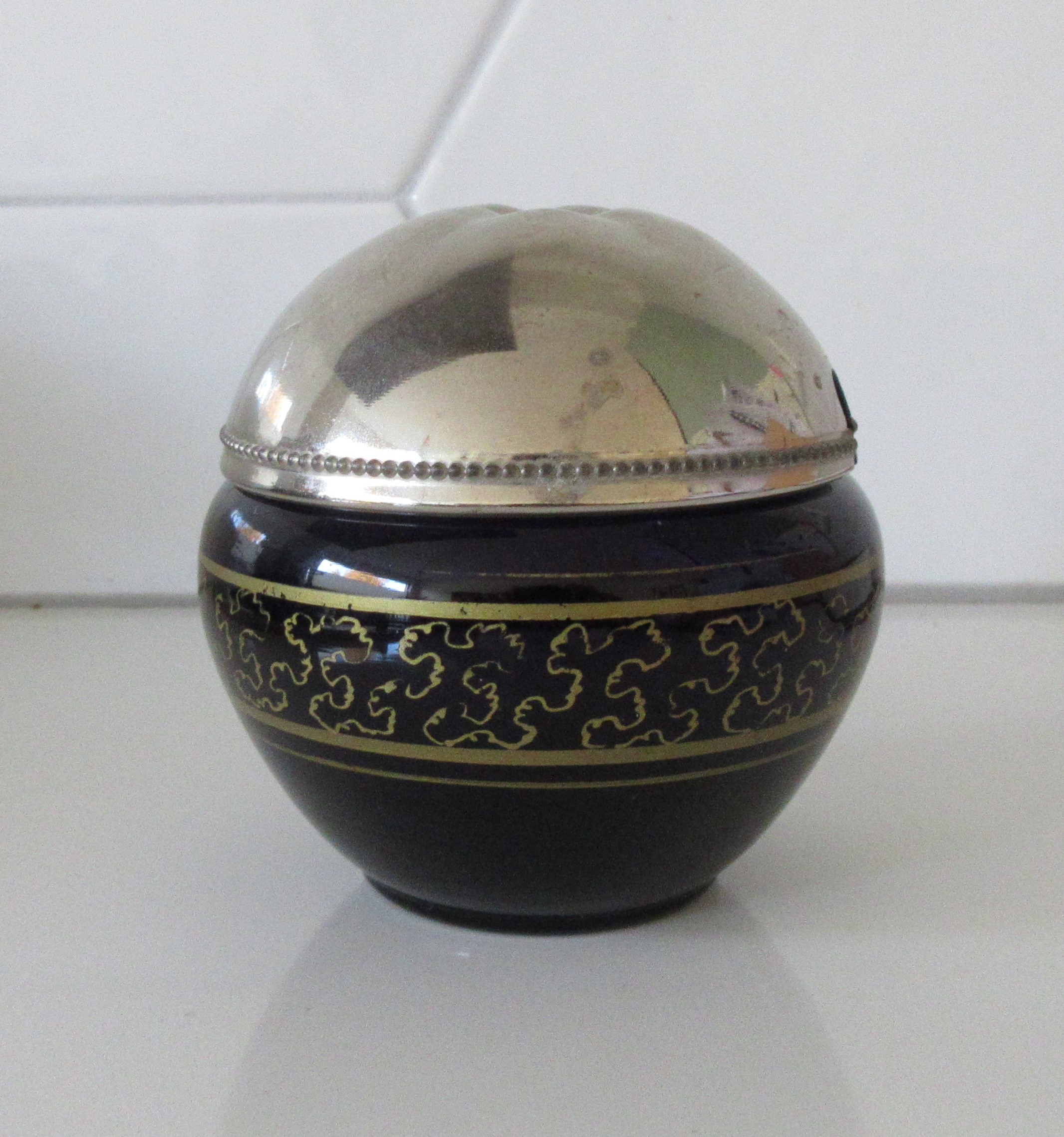 Niet of onleesbaar gesigneerd - Art deco blauw glazen verguld suikerpotje met metalen deksel kopen? Bied vanaf 1!