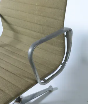 Ray en Charles Eames - Set van zes EA 108 stoelen kopen? Bied vanaf 300!