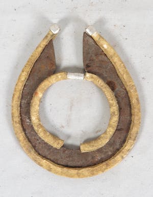 Masai - Metalen mes om rond de pols als een armband te dragen, met beschermingshoezen kopen? Bied vanaf 1!