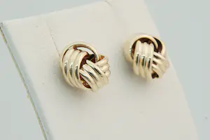 85 - Elegant paar 14krt rosé gouden oorstekers model - fraai afgewerkte "knopen" kopen? Bied vanaf 60!