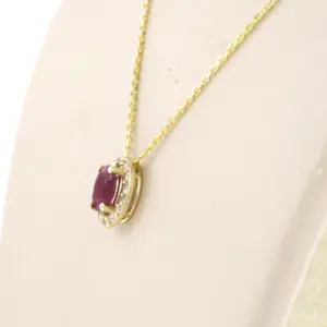 14k gouden collier met hanger bezet met robijn en briljant geslepen diamant kopen? Bied vanaf 220!