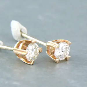 18k rosé gouden solitair oorknoppen met briljant geslepen diamant tot. 0.24ct kopen? Bied vanaf 280!