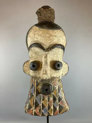 Pende - 220513 - African mask from the Pende - Congo. kopen? Bied vanaf 45!