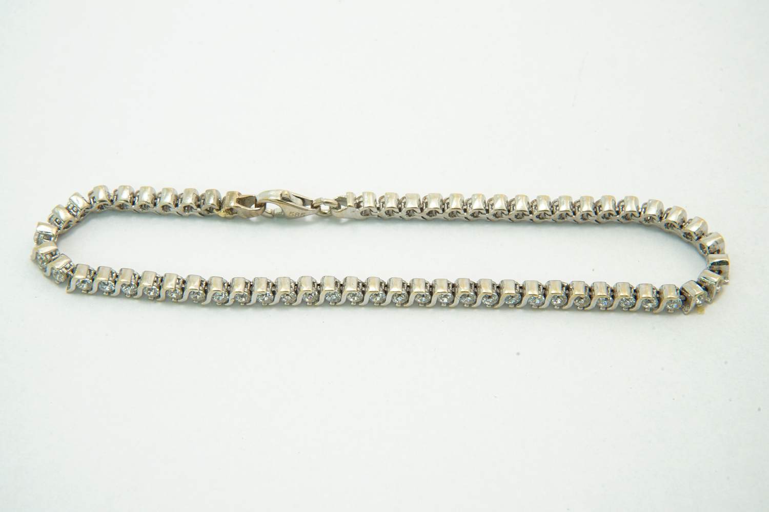 38- Chique 14 karaats wit-gouden dames tennis armband kopen? Bied vanaf 320!