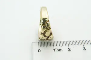 47 -   Massief 14 Krt geelgouden ring met giraffen motief kopen? Bied vanaf 920!