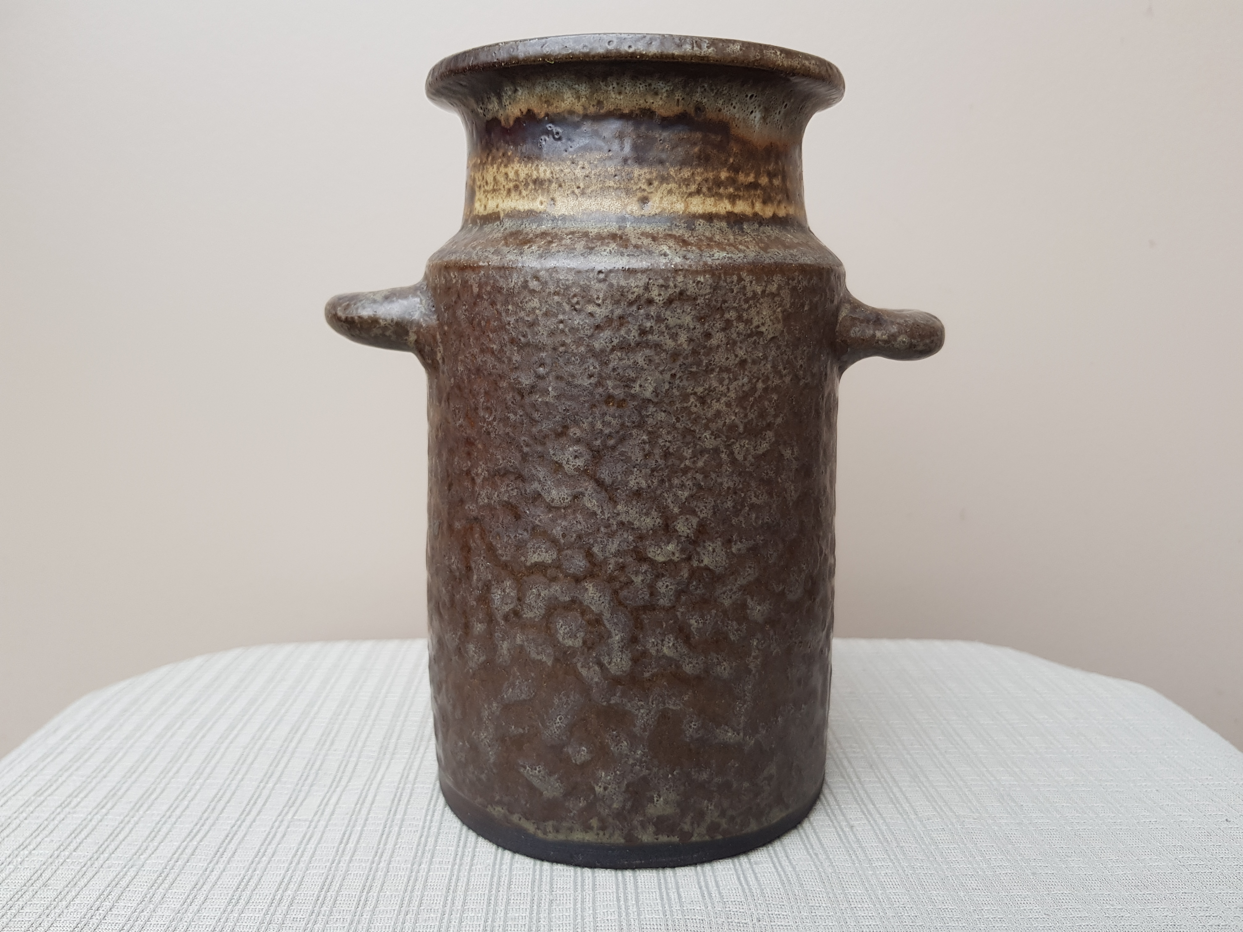 Hannie Mein - Vaasje met twee oren - gesigneerd H.M kopen? Bied vanaf 15!