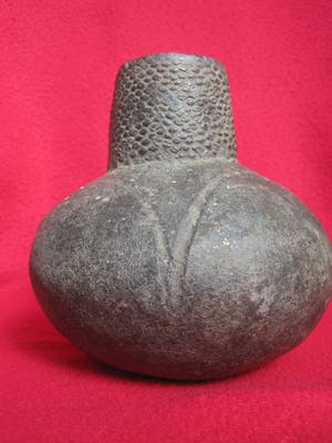 Bandkeramische cultuur - Neolithische aardewerken pot uit Zuid Limburg. kopen? Bied vanaf 120!