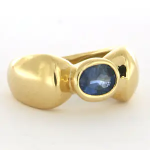 18k geel gouden ring bezet met saffier totaal circa 0.70ct – ringmaat 17(53) kopen? Bied vanaf 810!