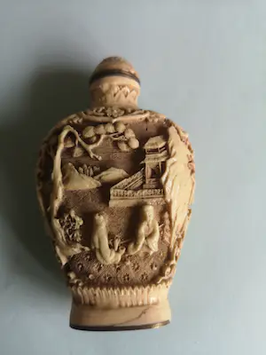 Niet of onleesbaar gesigneerd - Chinees Snuifflesje handgesneden kopen? Bied vanaf 1!