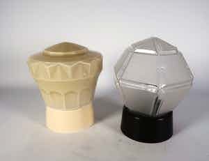 Nieuwe Kunst - Glas en kunststof, Twee plafondlampen verkocht voor € 20!