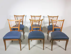 Niet of onleesbaar gesigneerd - Lot van zes klassieke houten eetkamerstoelen kaufen? Bieten Sie von 1!
