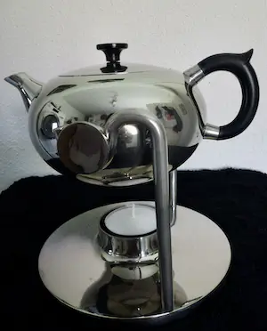 Curiosa - Vintage Tuimel theepot - Bakeliet en Chroom - jaren '50. kopen? Bied vanaf 50!