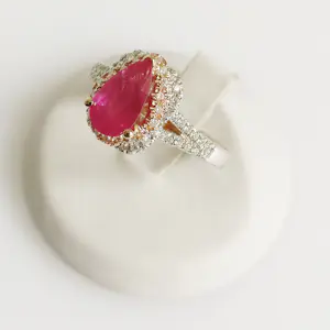 AcheterRobijn- en diamanten ring? Enchérissez de 2000!