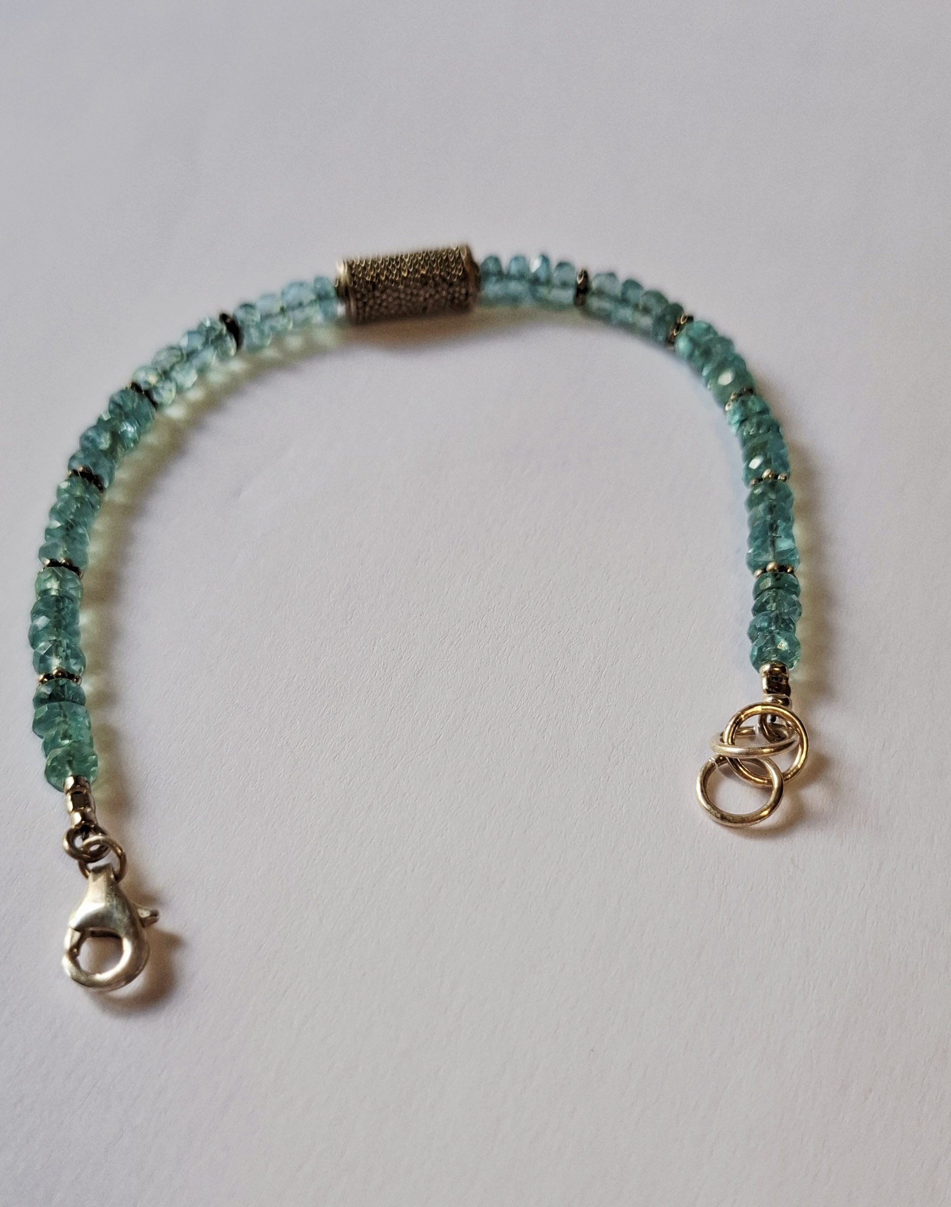 Nieuw Sterling zilveren armband gezet met ronde facetgeslepen Aquamarijn kopen? Bied vanaf 55!