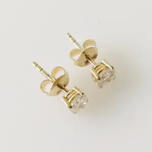 Diamanten oorknopjes kaufen? Bieten Sie von 850!