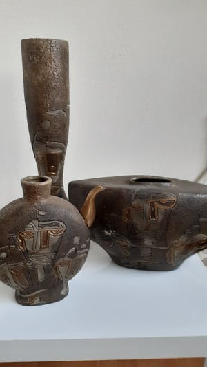 Niet of onleesbaar gesigneerd - Drie natuur stenen Vazen uit jaren 60-70 Spanje kermaiek atelier kopen? Bied vanaf 55!