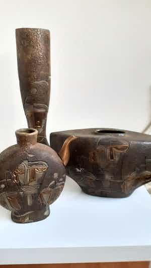 Niet of onleesbaar gesigneerd - Drie natuur stenen Vazen uit jaren 60-70 Spanje kermaiek atelier verkocht voor € 55!