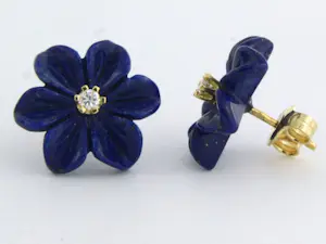 18k geel gouden oorknoppen met lapis lazuli en briljant geslepen diamant 0.08ct kopen? Bied vanaf 160!