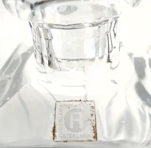 Niet of onleesbaar gesigneerd - schitterende karaf, bewerkt kristal, gemerkt kopen? Bied vanaf 1!