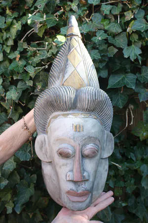 Niet of onleesbaar gesigneerd - Prachtig Licht Groot Houten Afrikaans Masker (20e eeuw kopen? Bied vanaf 1!