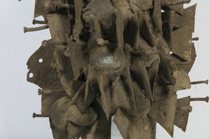 Bakongo - Nkisi beeld / Spijkerbeeld met speer in de hand kopen? Bied vanaf 1!