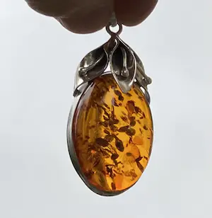 Internationaal Zilver - 925 - grote hanger barnsteen in florale setting kopen? Bied vanaf 90!