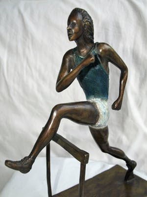 Brons (Onbekend) - Beeld , De Hordenloopster – gesigneerd “A.C.” kopen? Bied vanaf 10!