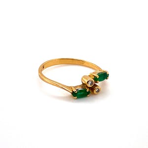 18kt gouden handgemaakte ring met diamant en smaragd maat 49,5(15,75) 1,53gr kopen? Bied vanaf 130!