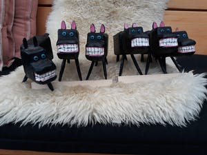 Peter Bastiaanssen - Houten honden kopen? Bied vanaf 120!