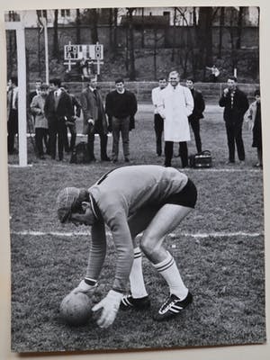 Niet of onleesbaar gesigneerd - Jean Paul Belmondo kopen? Bied vanaf 10!