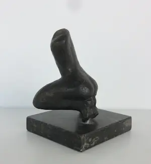 Lia van Vugt - Bronzen sculptuur, Gehurkte tors + boek! kopen? Bied vanaf 100!