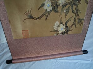 Niet of onleesbaar gesigneerd - Japanse of Chinese scroll, “Vogel op tak” - Aquarelverf en inkt op papier kopen? Bied vanaf 1!