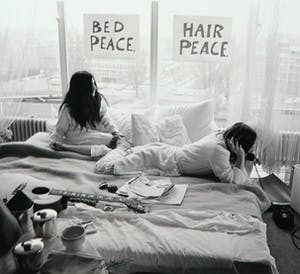 Buy Nico Koster - Foto, John Lennon en Yoko Ono in het Hilton hotel? Bid from 100!