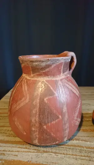 Niet of onleesbaar gesigneerd - ¨Precolumbiaans¨ aardewerk schildpad en potje kopen? Bied vanaf 1!