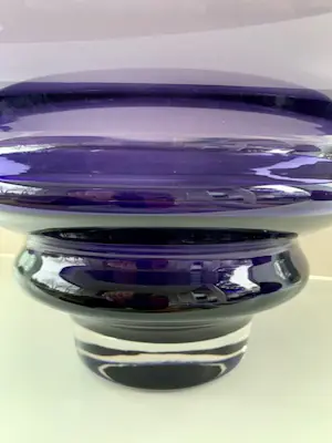 Siem van der Marel - Getrapte paars kristallen kom met massieve kristallen bodem kopen? Bied vanaf 75!