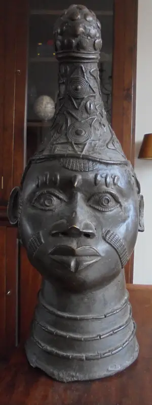 Benin - Zwaar, bronzen beeld, met origineel certificaat.Uniek en gedetailleerd. kaufen? Bieten Sie von 195!